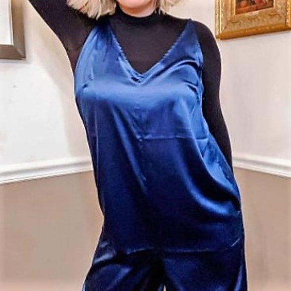Luxurious *NWT* Navy Satin Jumpsuit XS - Picture 6 of 16